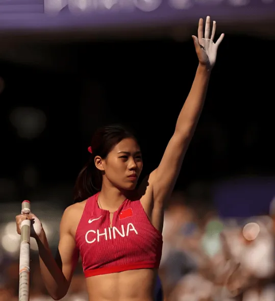 流言板]亚锦赛女子撑杆跳：牛春格首夺洲际比赛冠军徐慧琴摘银